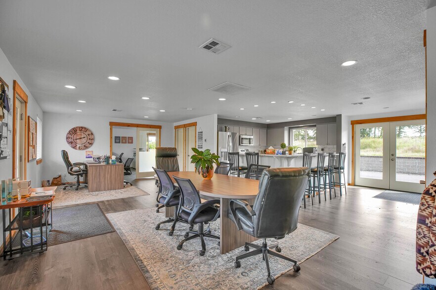 More Photos Of 406 NE 184th St, Ridgefield Office Residential For Lease