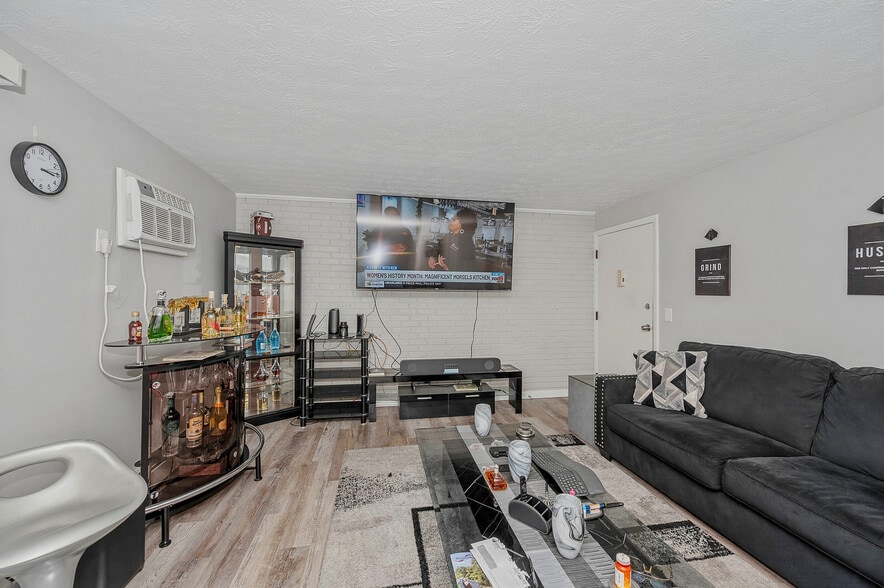 More Photos Of 10916 Reading Rd, Cincinnati Apartments For Sale