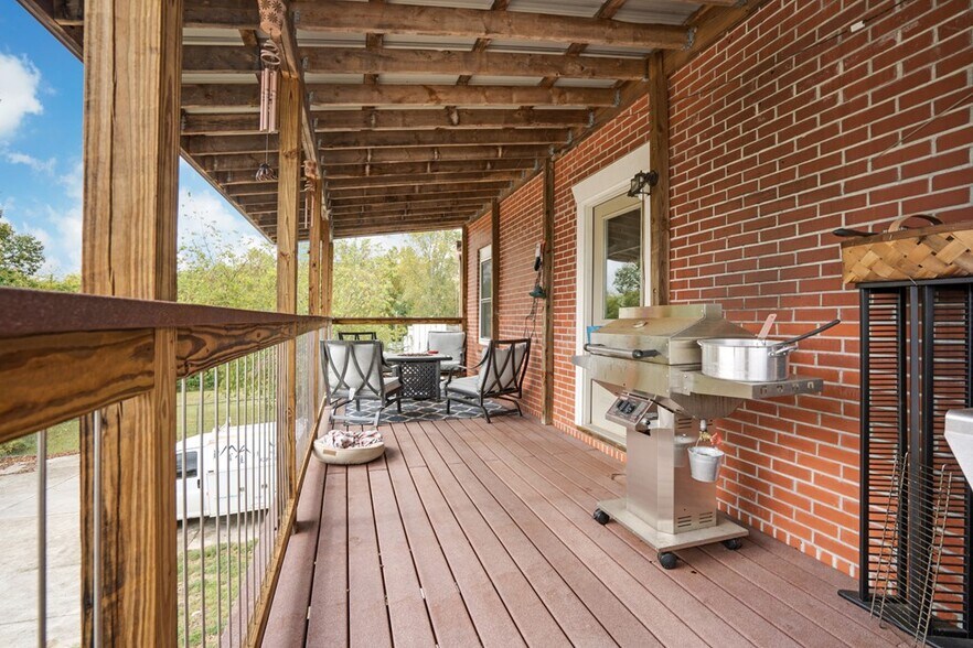 More Photos Of 6 Sanderson St, Hayesville Flex For Sale