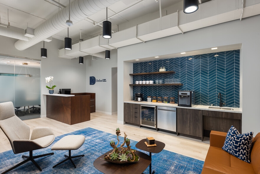 More Photos Of 5950 Sherry Ln, Dallas Office For Lease