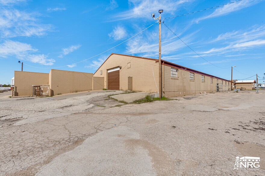 More Photos Of 1510 E 2nd St, Odessa Manufacturing For Lease