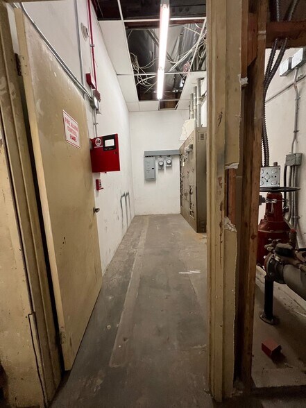 More Photos Of 3049 La Cienega Blvd, Culver City Warehouse For Lease