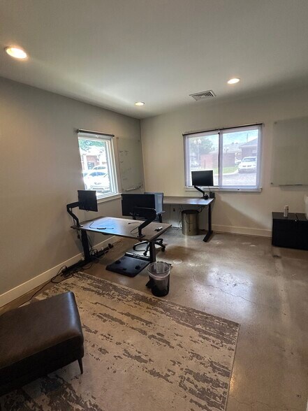 More Photos Of 400 Sugartree Ln, Franklin Office For Sale