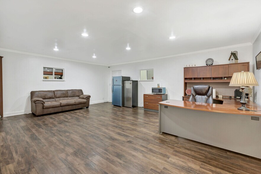 More Photos Of 7754 S State Route 73, Wilmington Flex For Lease