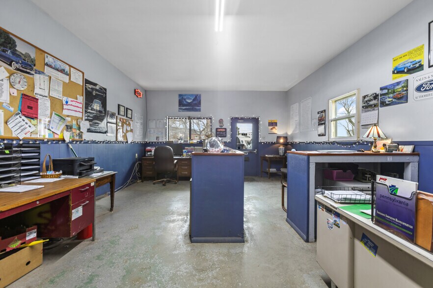 More Photos Of 399 Nottingham Rd, Nottingham General Retail For Sale