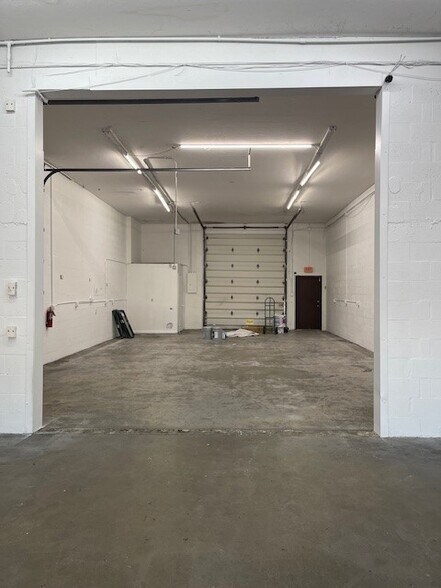 More Photos Of 1030 SE 12th Ct, Cape Coral Warehouse For Sale