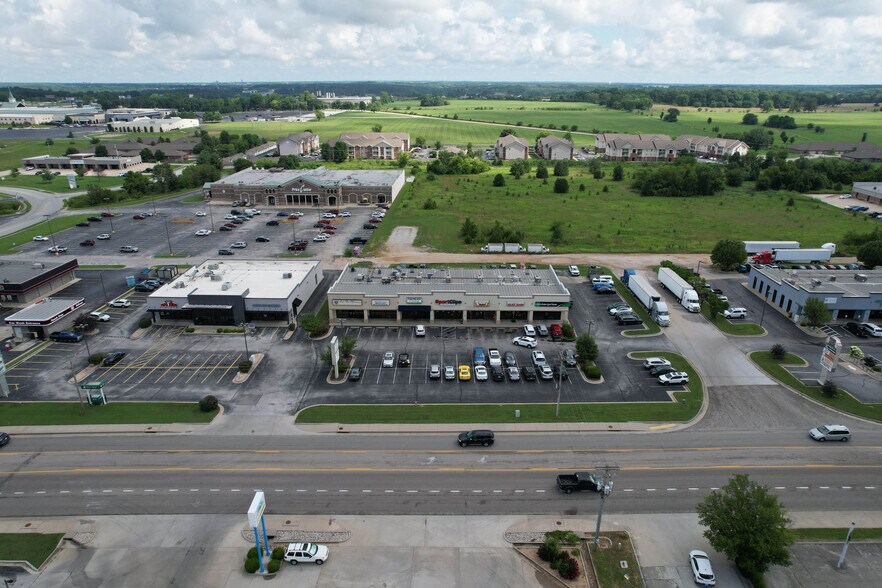 More Photos Of 1501-1513 W State Highway J, Ozark General Retail For Lease