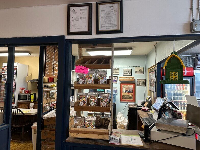 More Photos Of 209-215 E Pickens Rd, Pea Ridge General Retail For Sale