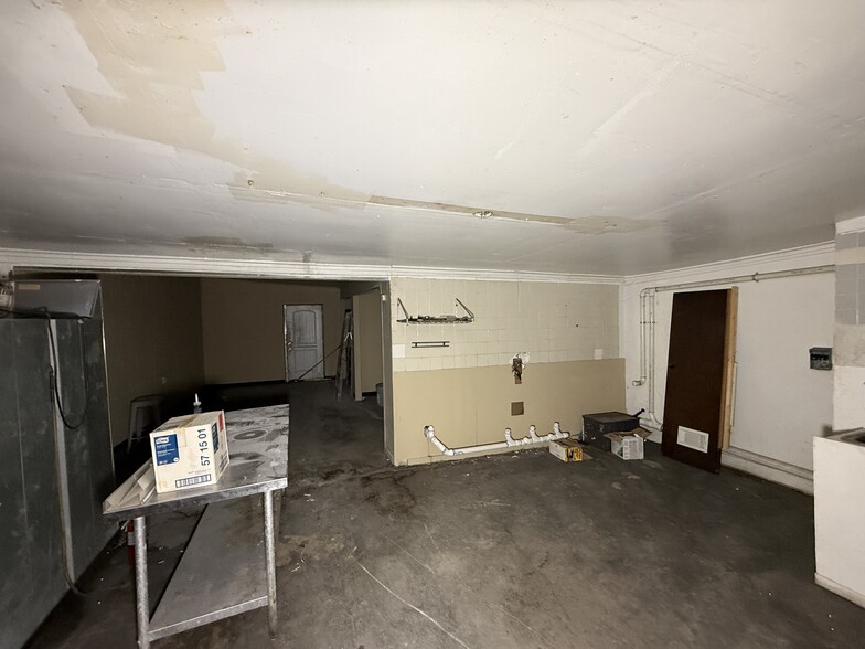 More Photos Of 2941 E Houston St, San Antonio Convenience Store For Lease