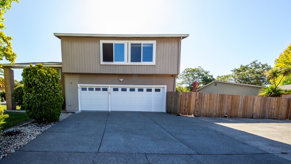 Primary Photo Of 1 Plata Ct, Novato Multifamily For Sale