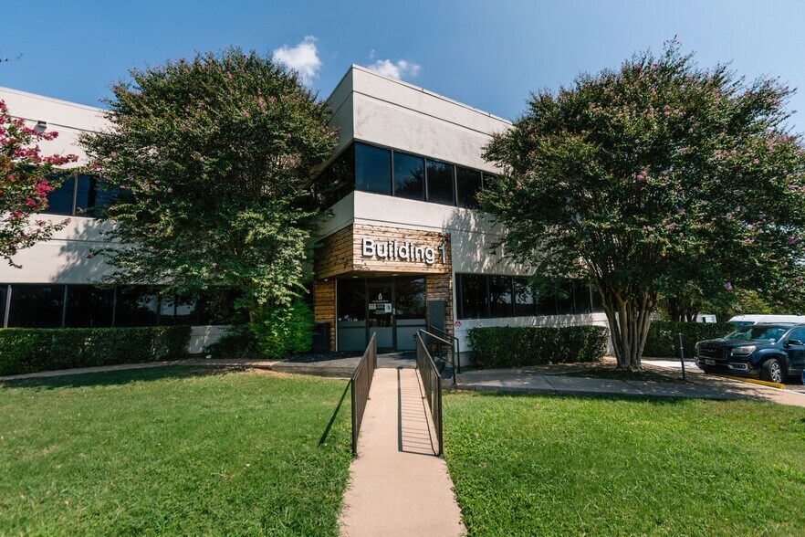 More Photos Of 7901 Cameron Rd, Austin Unknown For Lease