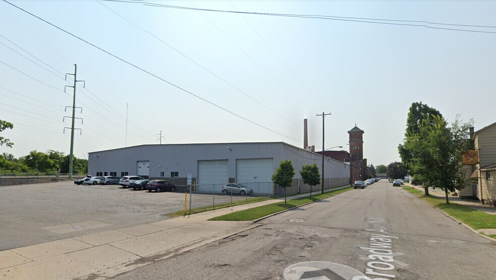 More Photos Of 1642 Broadway Ave NW, Grand Rapids Manufacturing For Lease