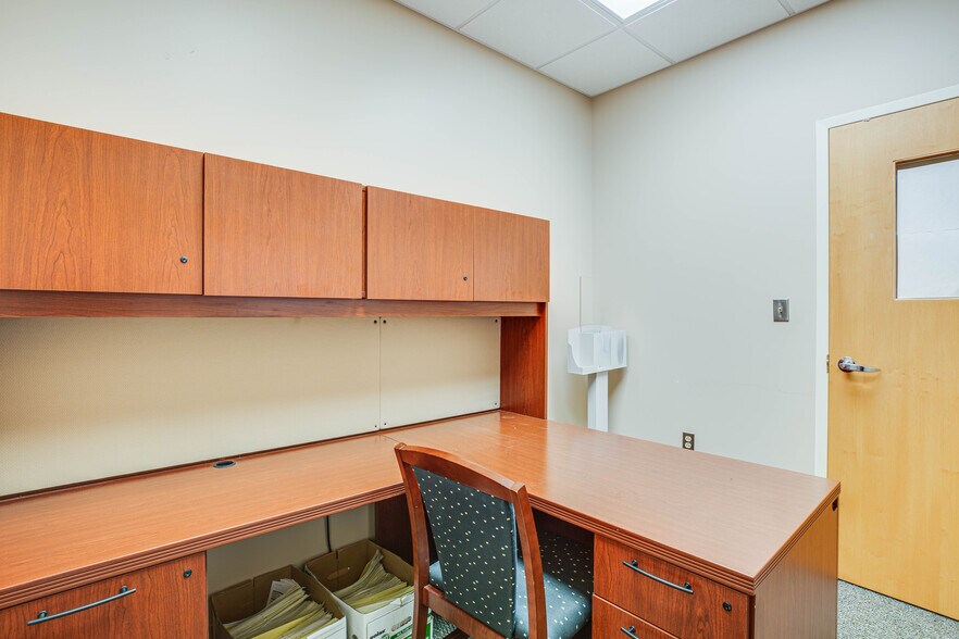 More Photos Of 9530 Cosner Dr, Fredericksburg Medical For Lease