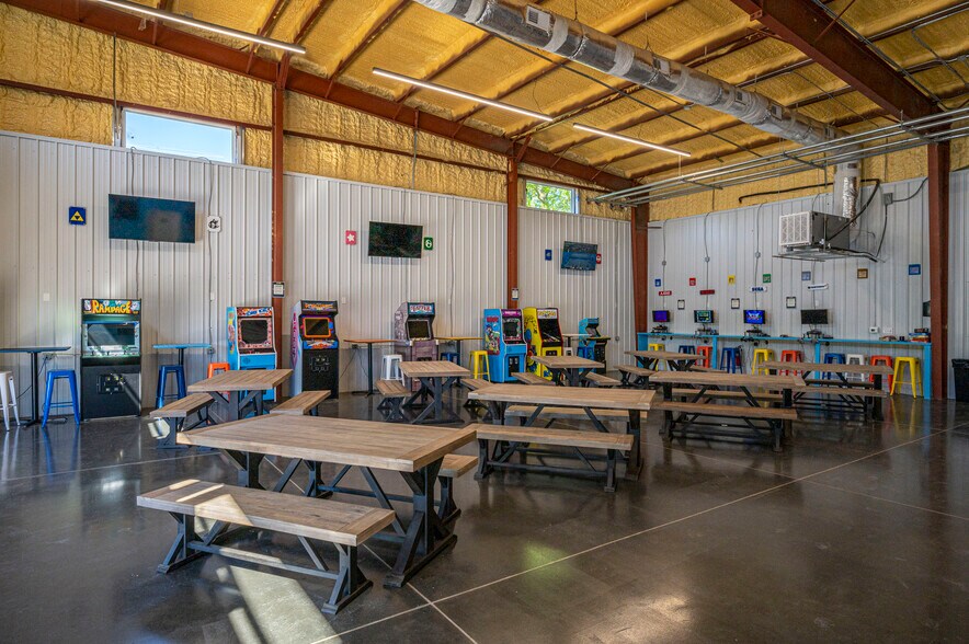 More Photos Of 8120 Windsor Hill Blvd, North Charleston Light Distribution For Sale