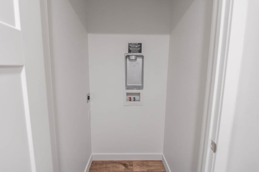 More Photos Of 7337 W Louden Grove Dr, Magna Apartments For Sale