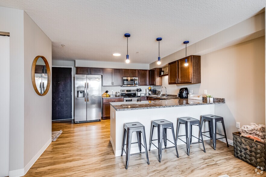 More Photos Of 1975-1977 Marshall Ave, Saint Paul Apartments For Sale