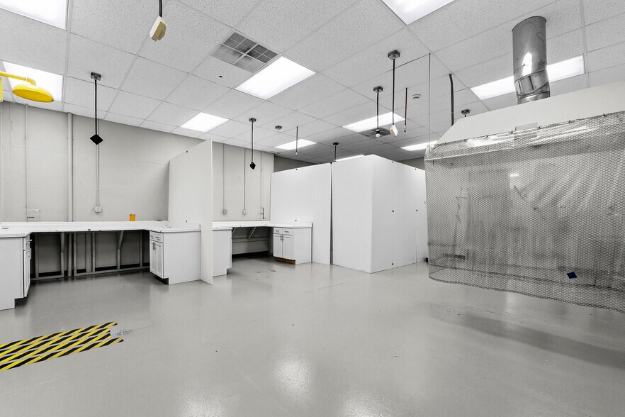 More Photos Of 7200 US-150, Greenville Office For Sale