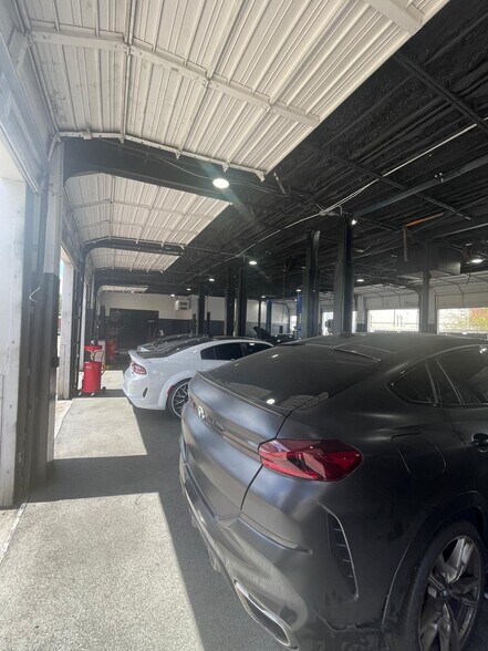 More Photos Of 7300 Southwest Fwy, Houston Freestanding For Lease