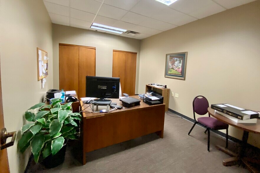 More Photos Of 3101 N 4th Ave, Sioux Falls Flex For Sale