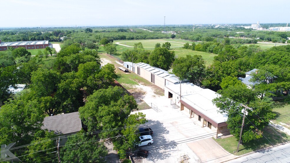 Primary Photo Of 411 E South 11th St, Abilene Warehouse For Lease