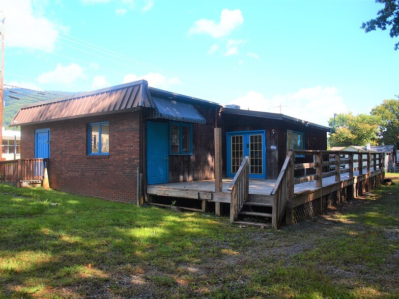 More Photos Of 1521 Sulphur Springs Rd, Waynesville Office For Sale