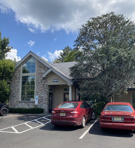 More Photos Of 1118 General Washington Memori Blvd, Washington Crossing Office For Lease