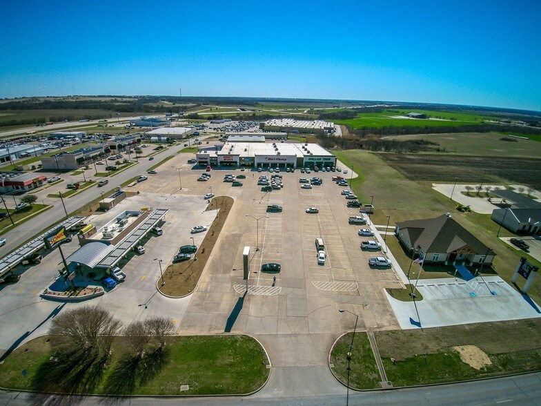 More Photos Of 1320 Corsicana Hwy, Hillsboro General Retail For Lease