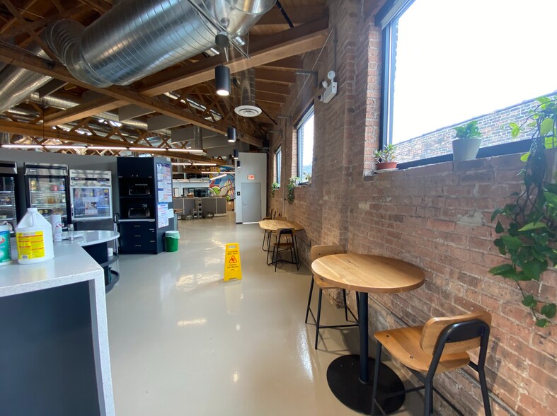 More Photos Of 2901 W Lawrence Ave, Chicago Flex For Lease