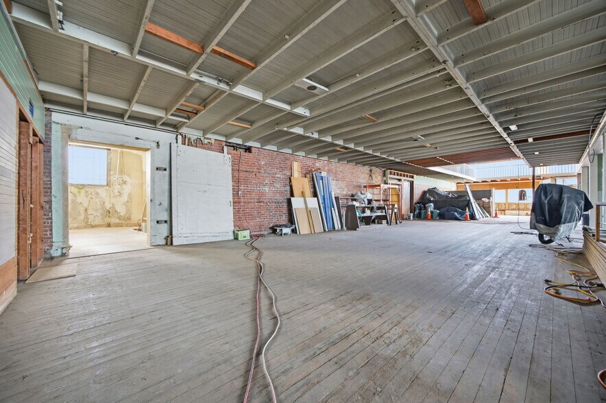 More Photos Of 104 Spruce St E, Ilwaco General Retail For Sale