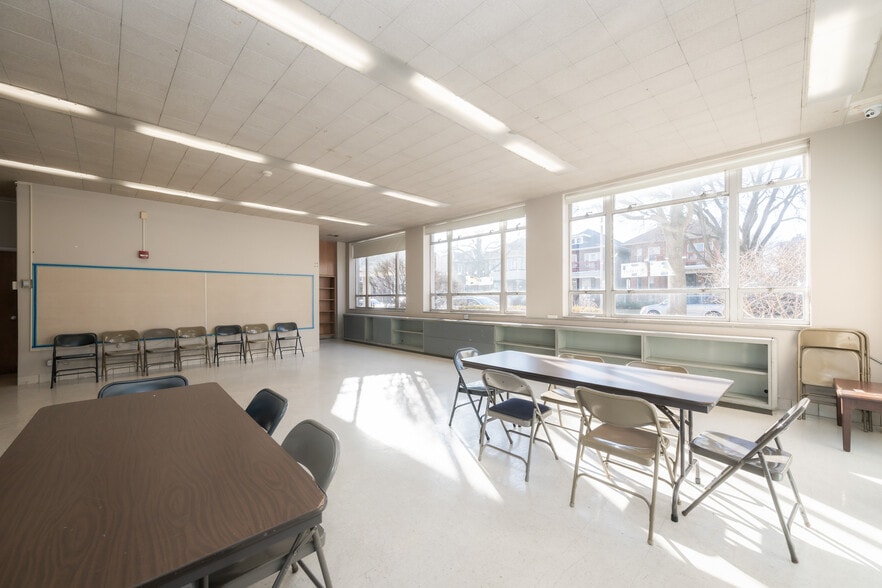 More Photos Of 200 S Oak Park Ave, Oak Park Schools For Sale