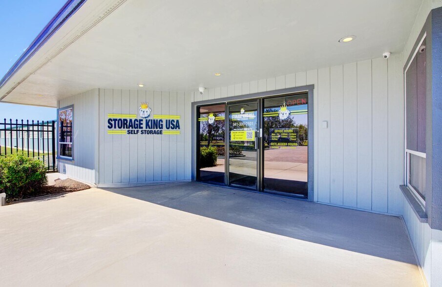 More Photos Of 2938 S McCall Rd, Englewood Self Storage For Lease