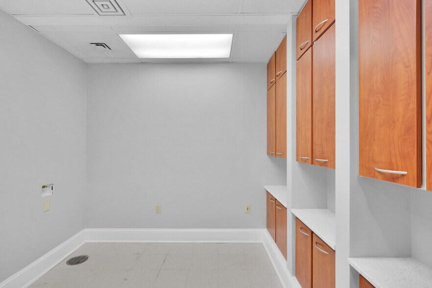 More Photos Of 1201-1203 Colonial Commons Ct, Lancaster Medical For Lease