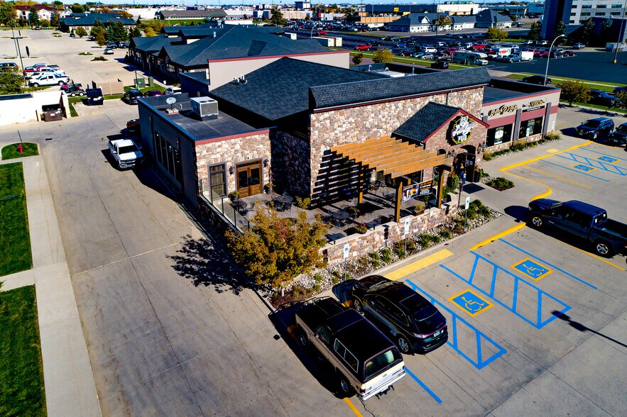More Photos Of 1695 43rd St S, Fargo Restaurant For Lease