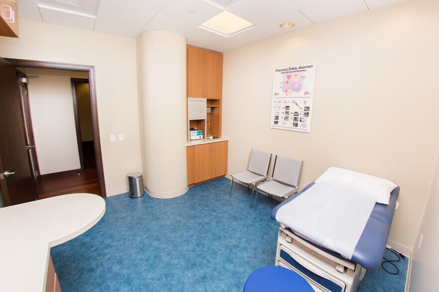 More Photos Of 20900 NE 30th Ave, Aventura Office For Sale