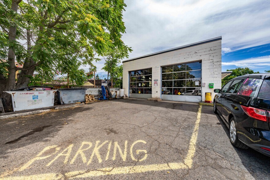 More Photos Of 75 Lithia Way, Ashland Service Station For Sale