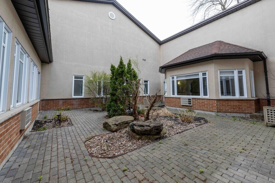 More Photos Of 11810 Av Du Bois-De-Boulogne, Montréal Assisted Living For Sale