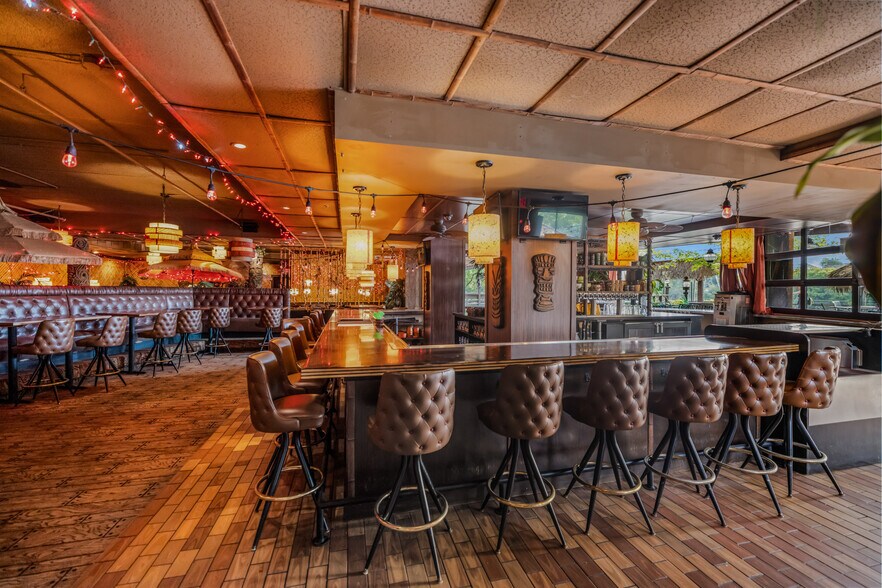 More Photos Of 1900 & 1924 Marshall St NE, Minneapolis Restaurant For Sale