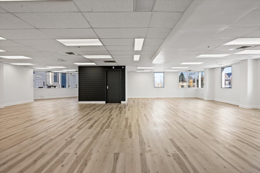 More Photos Of 2 Brock St W, Uxbridge Storefront Retail Office For Lease