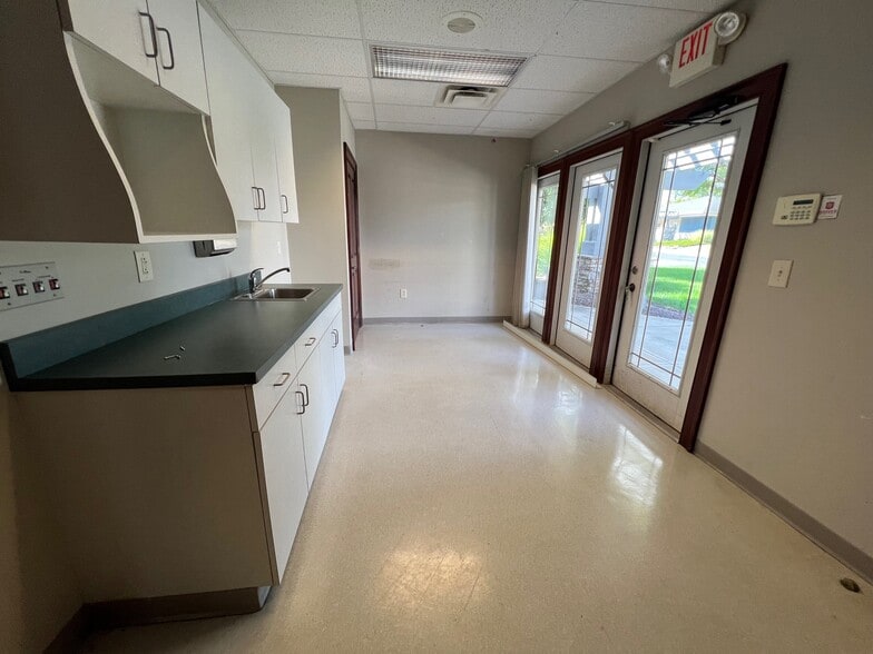 More Photos Of 10-24 Remick Blvd, Springboro Medical For Sale