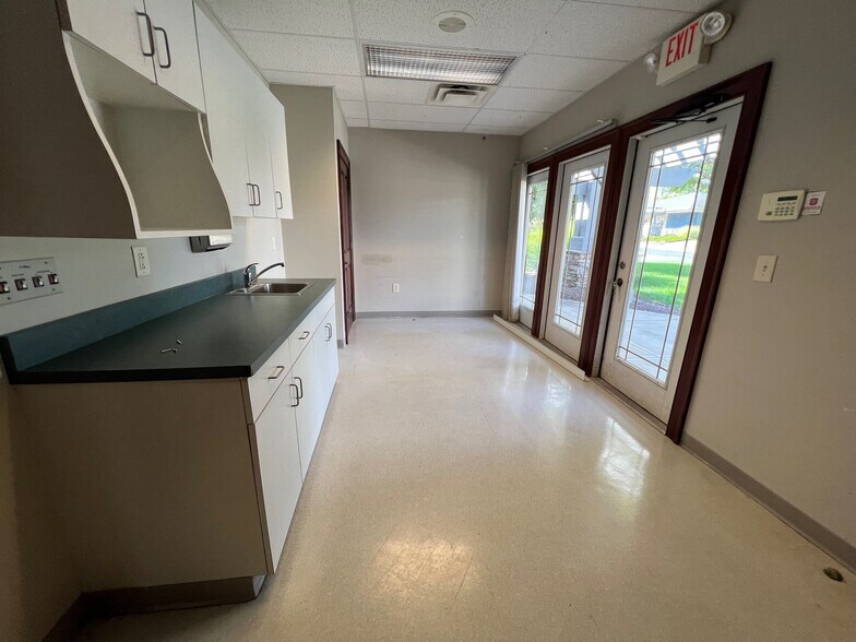 More Photos Of 10-24 Remick Blvd, Springboro Medical For Sale