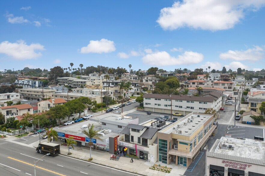 More Photos Of 1010 S Pacific Coast Hwy, Redondo Beach Storefront Retail Office For Lease