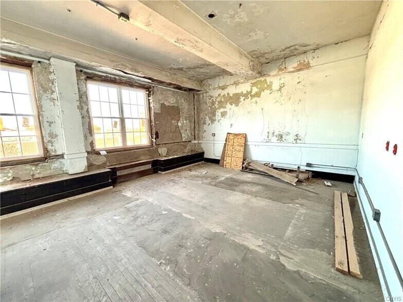 More Photos Of 10 South St, Auburn Office For Sale