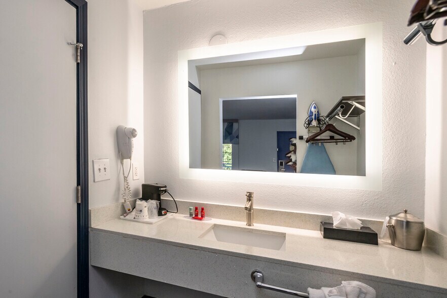 More Photos Of 1900 Canterbury Rd, Sacramento Hotel For Sale