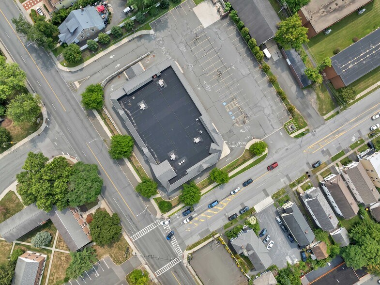 More Photos Of 272 Hoosick St, Troy Freestanding For Sale