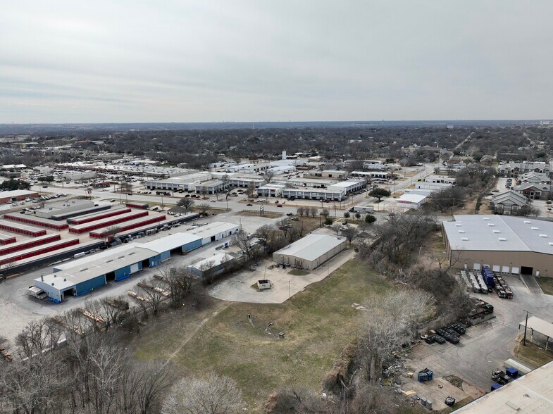 More Photos Of 902 N McDonald St, McKinney Industrial For Lease