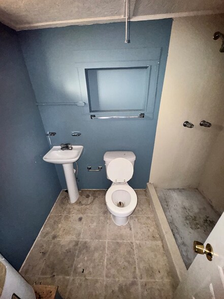 More Photos Of 815 N 3rd St, Lufkin Flex For Sale