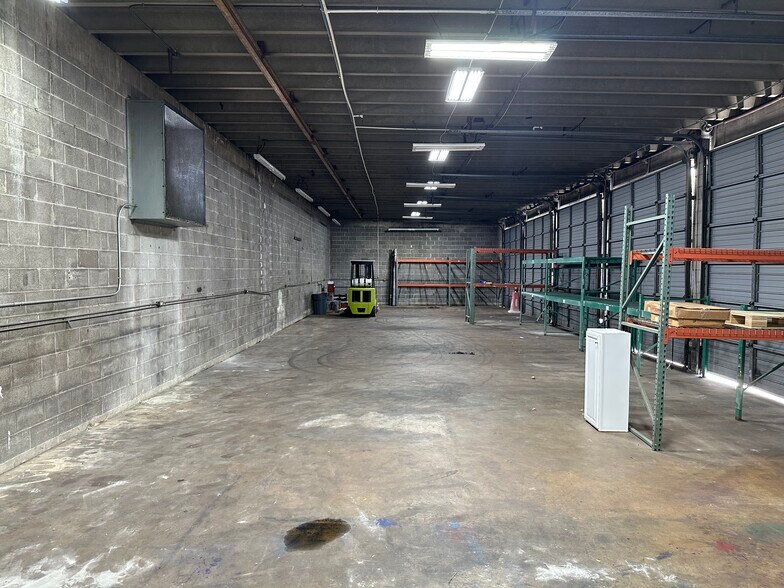 More Photos Of 339 Union St E, Jacksonville Light Distribution For Lease