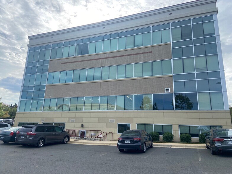 More Photos Of 19490 Sandridge Way, Leesburg Medical For Lease