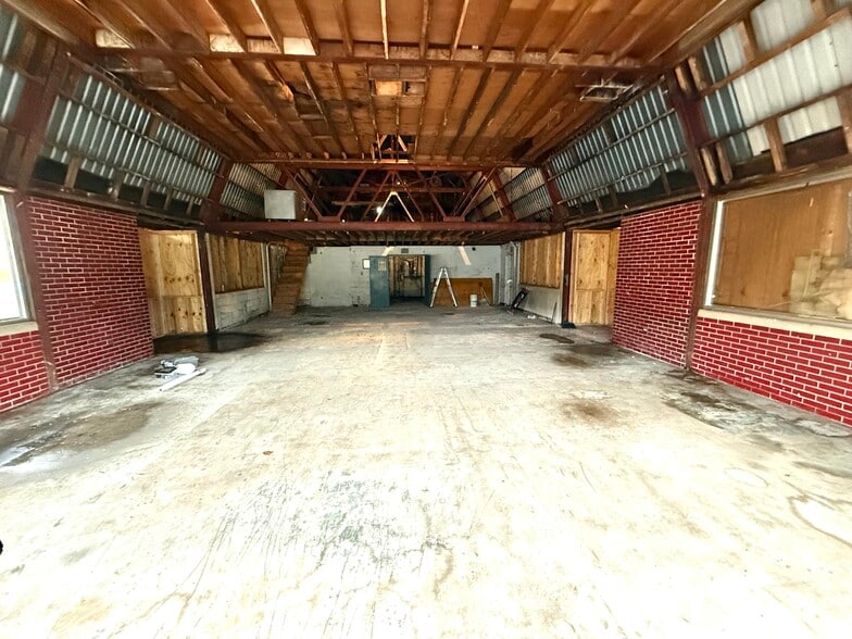 More Photos Of 905 W Trenton Ave, Morrisville Freestanding For Lease