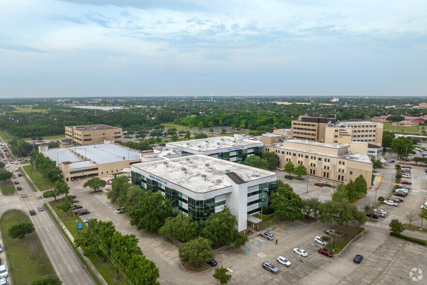 More Photos Of 12121 Richmond Ave, Houston Medical For Lease